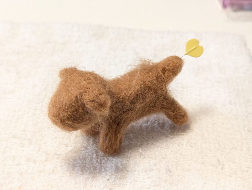 作業から1時間経過、斜め前。頭・体・尻尾・足のパーツが完成。