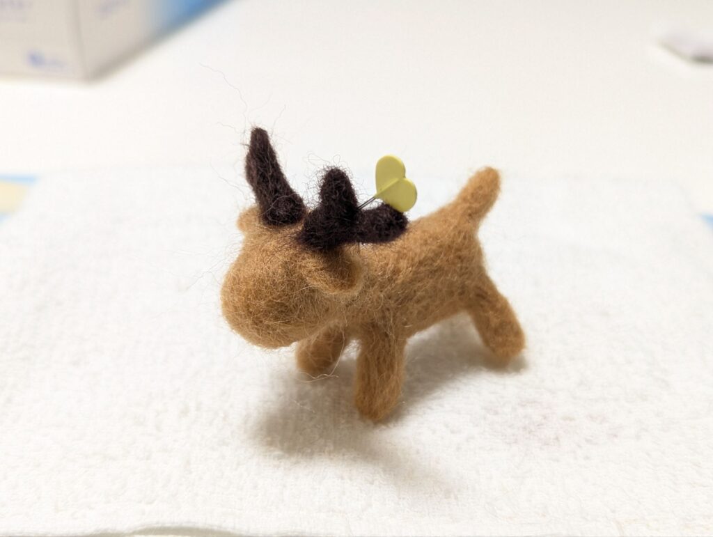 ツノを付けて全体を調整、斜め前