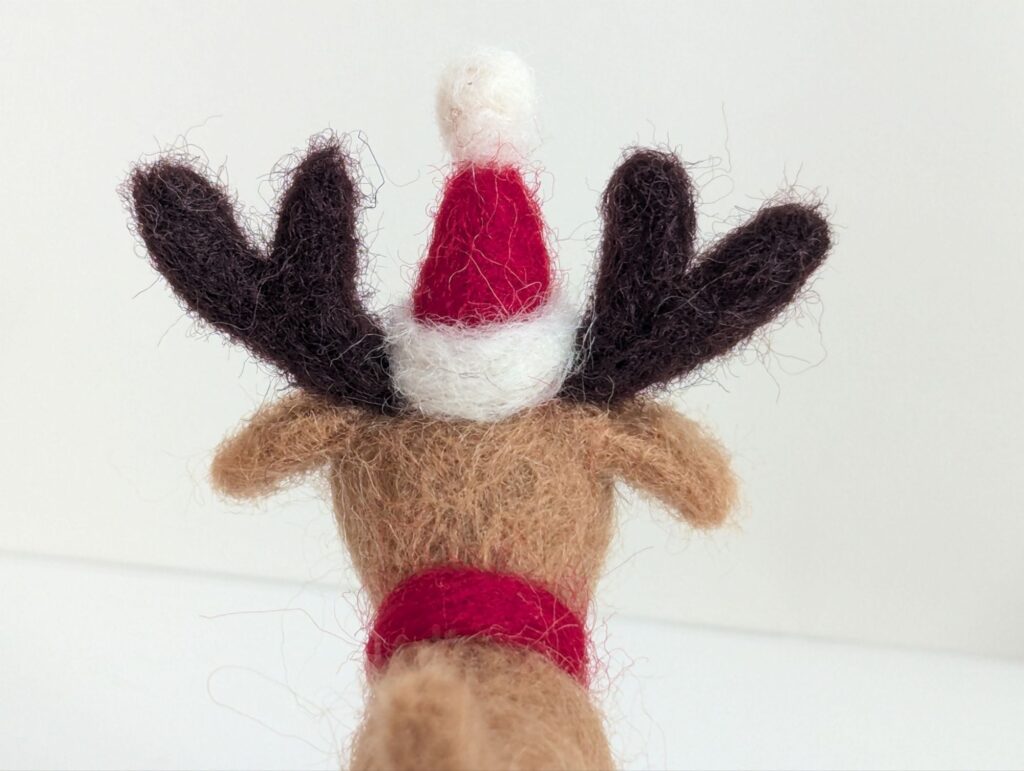 トナカイ後ろ、細いパーツが難しい